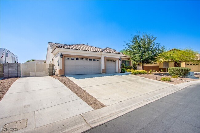 5317 Blue Evergreen Ave in Las Vegas, NV - Building Photo - Building Photo