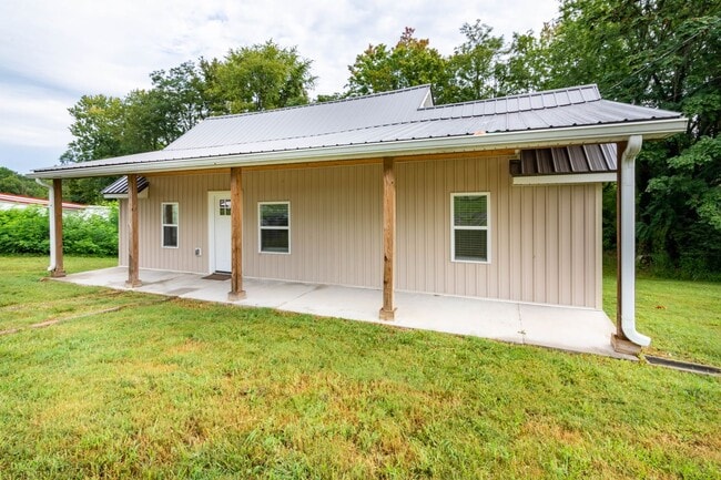 605 Days Rd in Lafayette, TN - Building Photo - Building Photo