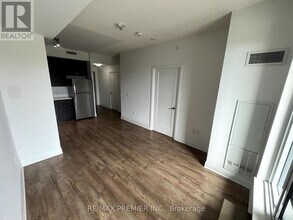 3220 Sheppard Ave E in Toronto, ON - Building Photo - Building Photo