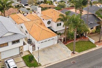4013 Via Manzana in San Clemente, CA - Foto de edificio - Building Photo