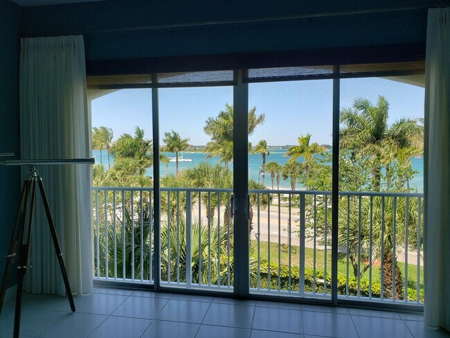 36 Harbour Isle Dr W-Unit -304 in Fort Pierce, FL - Building Photo - Building Photo
