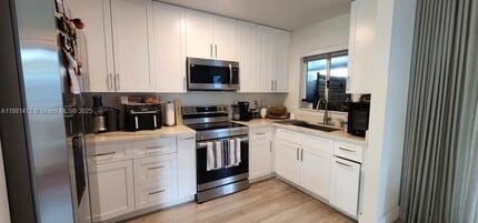 1828 NW 4th St in Miami, FL - Foto de edificio - Building Photo