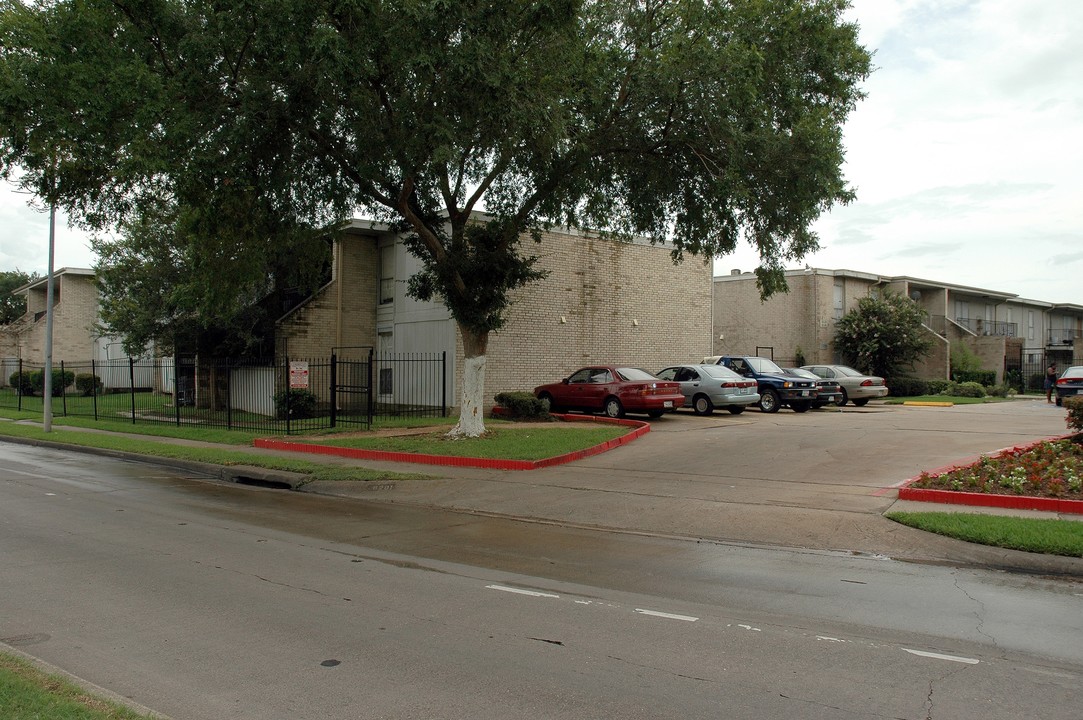 Village of Fondren in Houston, TX - Building Photo