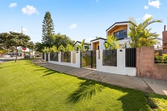 212 W 64th St in Inglewood, CA - Building Photo - Building Photo