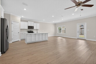 93 Eagles Nest Dr in Freeport, FL - Building Photo - Building Photo