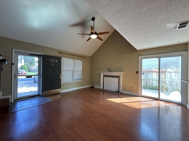3990 Roebling Ln in Virginia Beach, VA - Building Photo - Building Photo