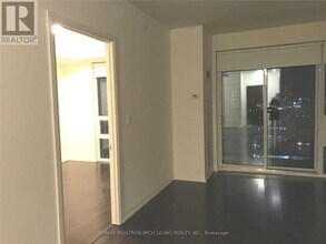 460 Adelaide St E in Toronto, ON - Building Photo - Building Photo