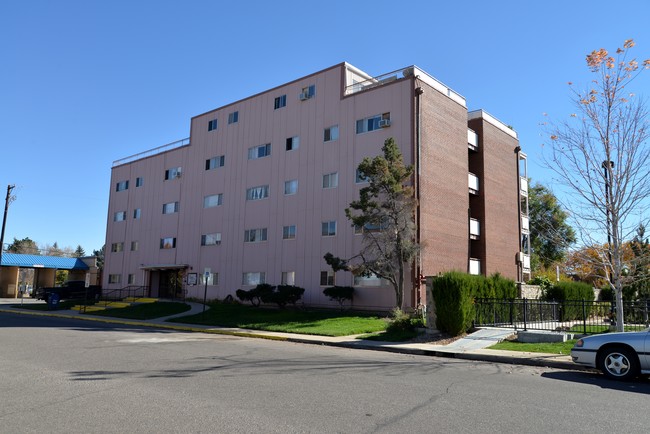 Tiara Apartments in Aurora, CO - Building Photo - Building Photo