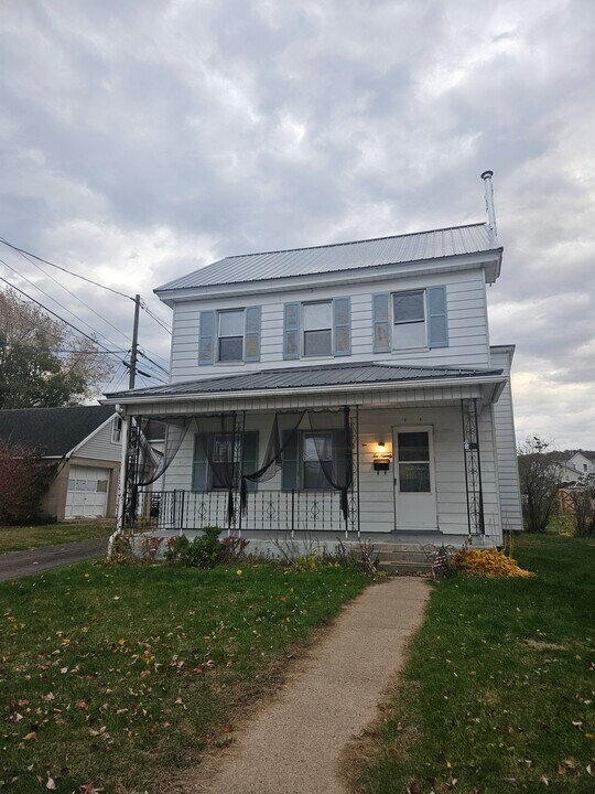 290 E 7th St in Bloomsburg, PA - Building Photo