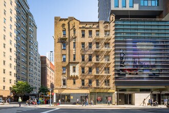 1065 3rd Ave in New York, NY - Foto de edificio - Building Photo