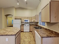 8781 W Laurel Ln in Peoria, AZ - Foto de edificio - Building Photo