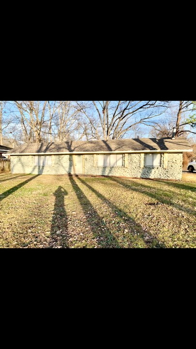 301 N Avalon St in West Memphis, AR - Foto de edificio