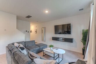 10314 Woodwick St in Houston, TX - Building Photo - Building Photo