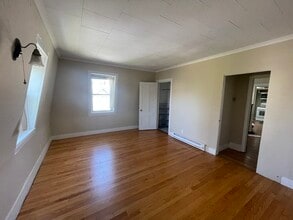 48 Bank St, Unit 2 in North Attleboro, MA - Foto de edificio - Building Photo