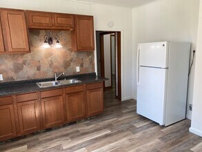 507 E 7th St-Unit -Lower in Merrill, WI - Foto de edificio - Building Photo