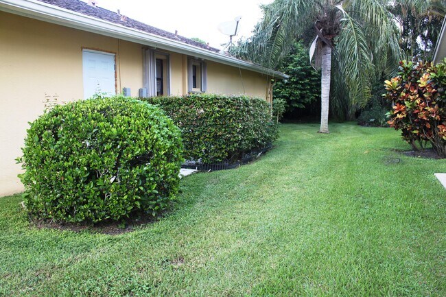1518 Primrose Ln in Wellington, FL - Building Photo - Building Photo
