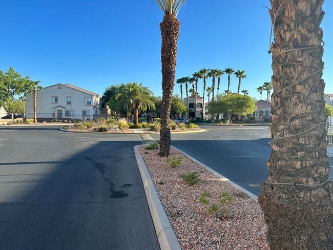3268 Cheyenne Gardens Way in North Las Vegas, NV - Building Photo - Building Photo