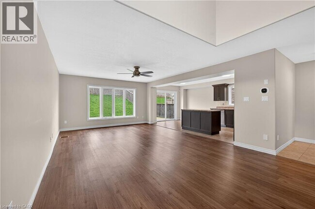 47 Plum Tree Ln in Grimsby, ON - Building Photo - Building Photo