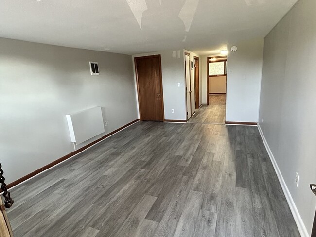 97 Winsor St-Unit -3 in Ludlow, MA - Foto de edificio - Building Photo