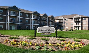 South Pointe Apartments in Owatonna, MN - Building Photo - Building Photo