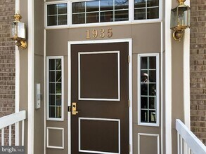 1935 Wilson Ln, Unit 203 in McLean, VA - Building Photo - Building Photo