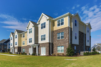 Gateway Pointe Apartment Homes in Warner Robins, GA - Foto de edificio - Building Photo