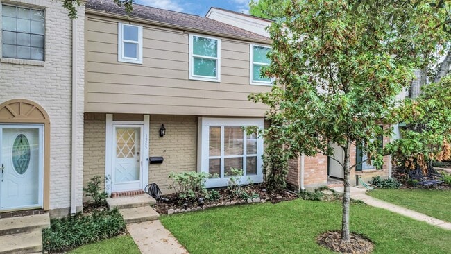 property at 1365 Country Pl Dr