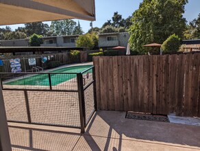 1044 Rivara Rd in Stockton, CA - Building Photo - Building Photo