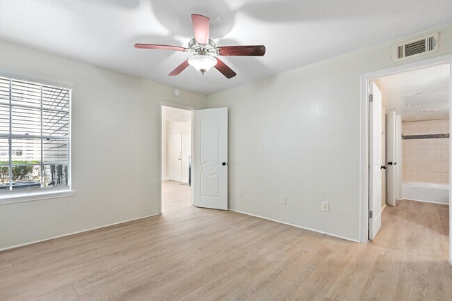Pine Lake Village in Houston, TX - Building Photo - Interior Photo