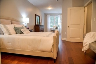 92 on North Main in West Boylston, MA - Foto de edificio - Building Photo