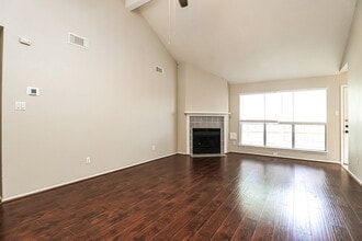 9215 Grandview Park Dr in Spring, TX - Foto de edificio - Building Photo