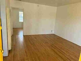 1037 E Spazier Ave in Burbank, CA - Building Photo