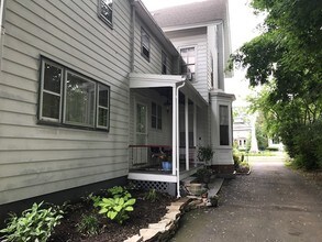 220 Stockton St, Unit 222 B in Hightstown, NJ - Building Photo - Building Photo