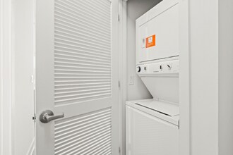 190 N Garland Ct in Chicago, IL - Building Photo - Building Photo