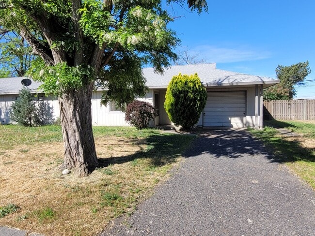 property at 815 Lindberg Ln