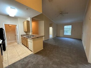 10125 Courtney Palms Blvd in Tampa, FL - Building Photo - Building Photo