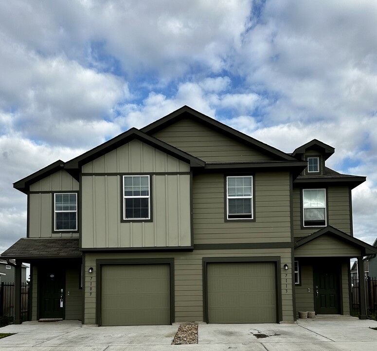 7109 Dancing Wind Ln in Del Valle, TX - Building Photo