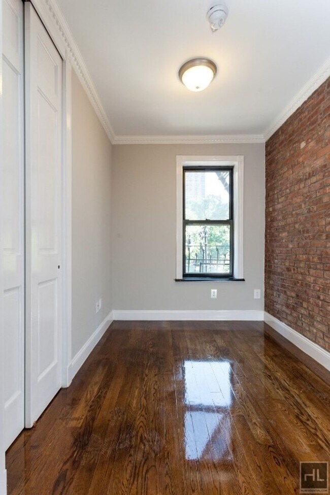 East 106th Street, Unit 5 in New York, NY - Building Photo - Building Photo