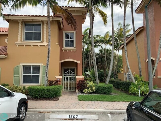 975 SW 143rd Ave in Pembroke Pines, FL - Building Photo - Building Photo