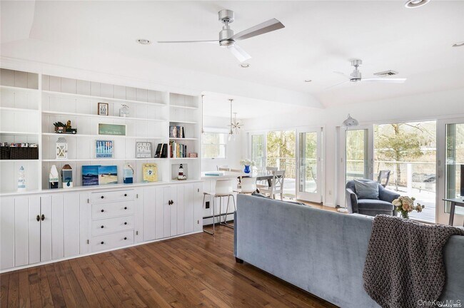 17B Baycrest Ave in Westhampton, NY - Building Photo - Building Photo