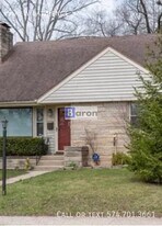 906 W Lawrence St in Mishawaka, IN - Building Photo