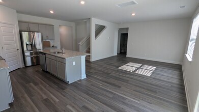 398 Logging Hl Dr in Richmond Hill, GA - Building Photo - Building Photo