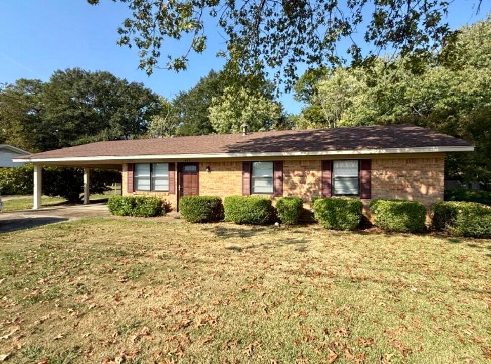407 N Foster Dr in Tupelo, MS - Building Photo
