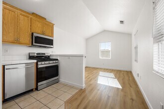 2025 Northfield Dr in Santa Rosa, CA - Building Photo - Building Photo