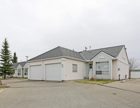 Woodside Gardens in Airdrie, AB - Building Photo - Building Photo