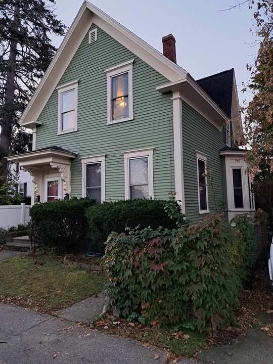 19 Pennacook St, Unit 2 in Manchester, NH - Building Photo
