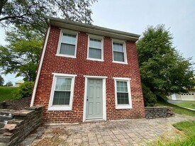 114 North St in Lewisberry, PA - Building Photo