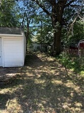 1542 E 256th St in Euclid, OH - Building Photo - Building Photo