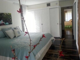 7108 NW 66th St in Tamarac, FL - Building Photo