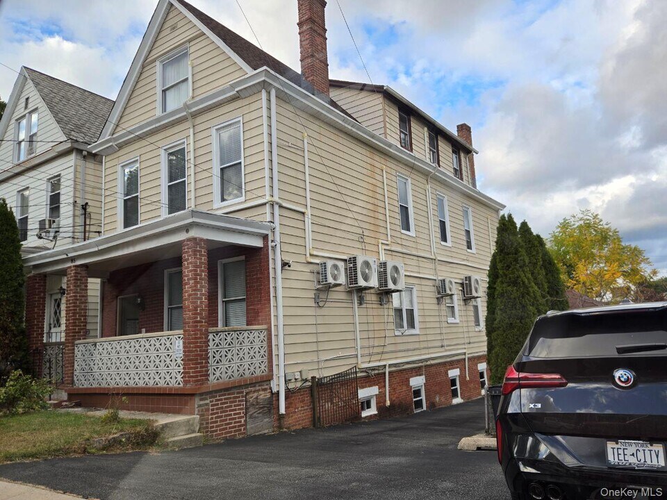 85 Chester Pl in Yonkers, NY - Building Photo